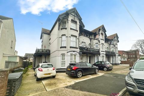 1 bedroom flat to rent, Granville Road, Clacton-On-Sea CO15