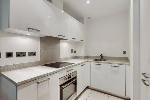 1 bedroom flat to rent, Queenstown Road, Battersea Park, London, SW11