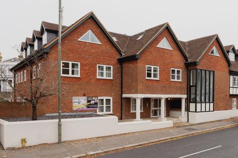 2 bedroom flat to rent, West Street, Reigate