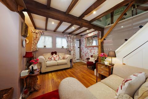 Vine Cottage The Green, Claverdon, Warwick, CV35 8LL