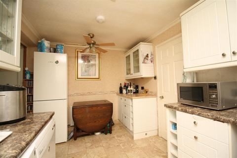 3 bedroom house for sale, Shelley Drive, Bletchley, Milton Keynes