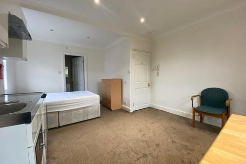 Studio to rent, Olive Road, London NW2