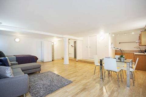 Studio to rent, Tyssen Street, Dalston, London, E8