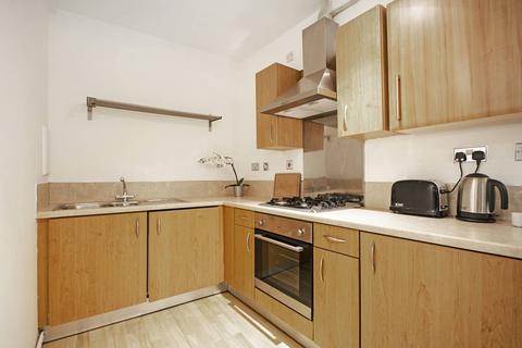 Studio to rent, Tyssen Street, Dalston, London, E8