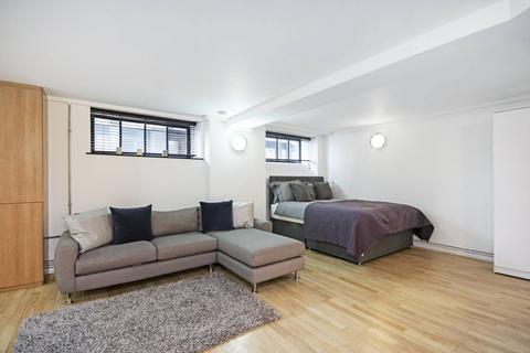 Studio to rent, Tyssen Street, Dalston, London, E8