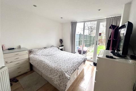 1 bedroom in a house share to rent, St. Andrews Road, Acton, W3