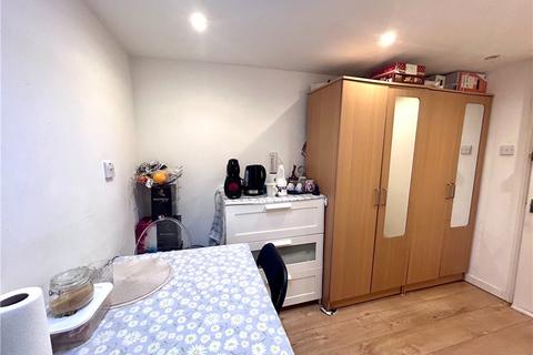 1 bedroom in a house share to rent, St. Andrews Road, Acton, W3