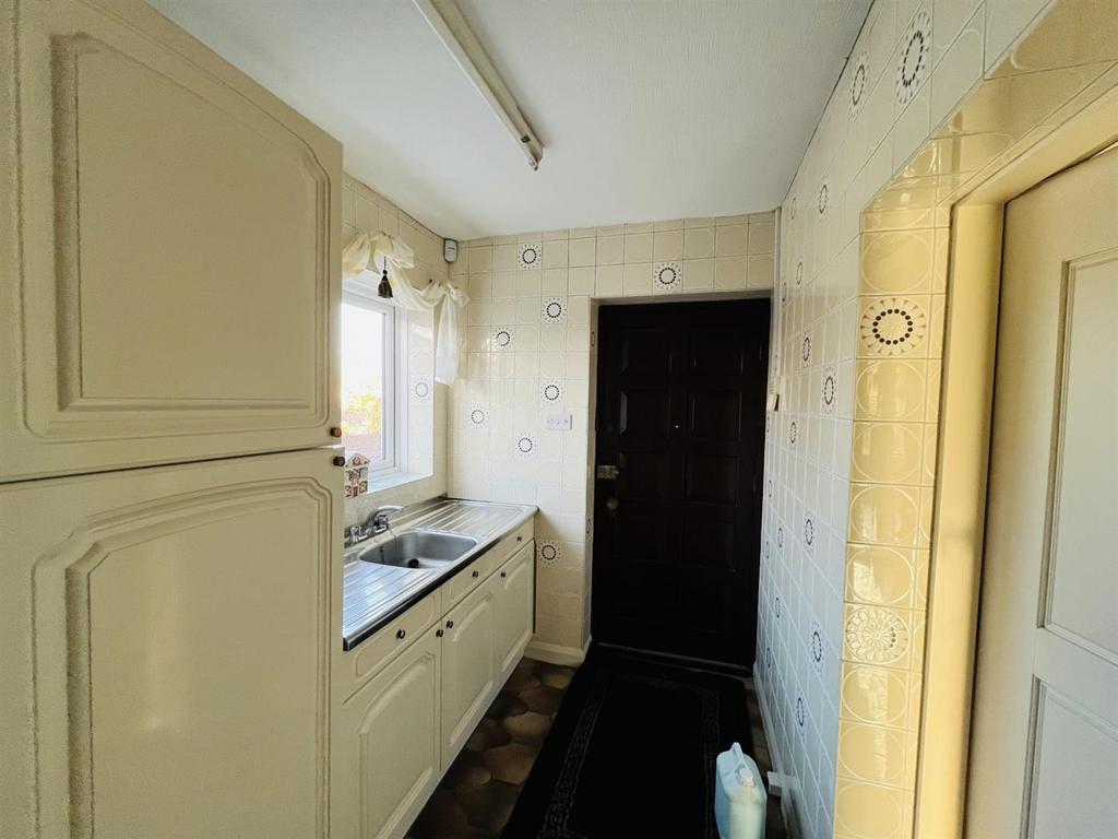 21 Oak Avenue, Withernsea, HU19 2 PE