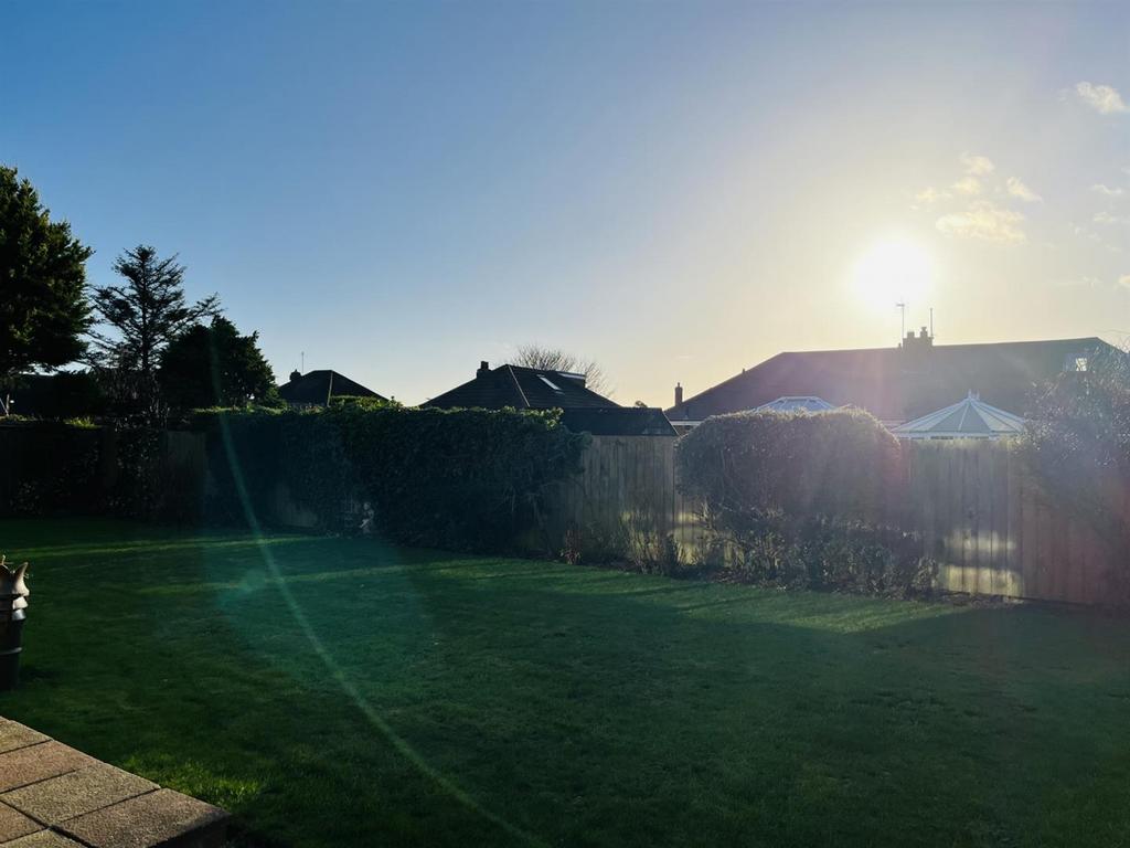 21 Oak Avenue, Withernsea, HU19 2 PE