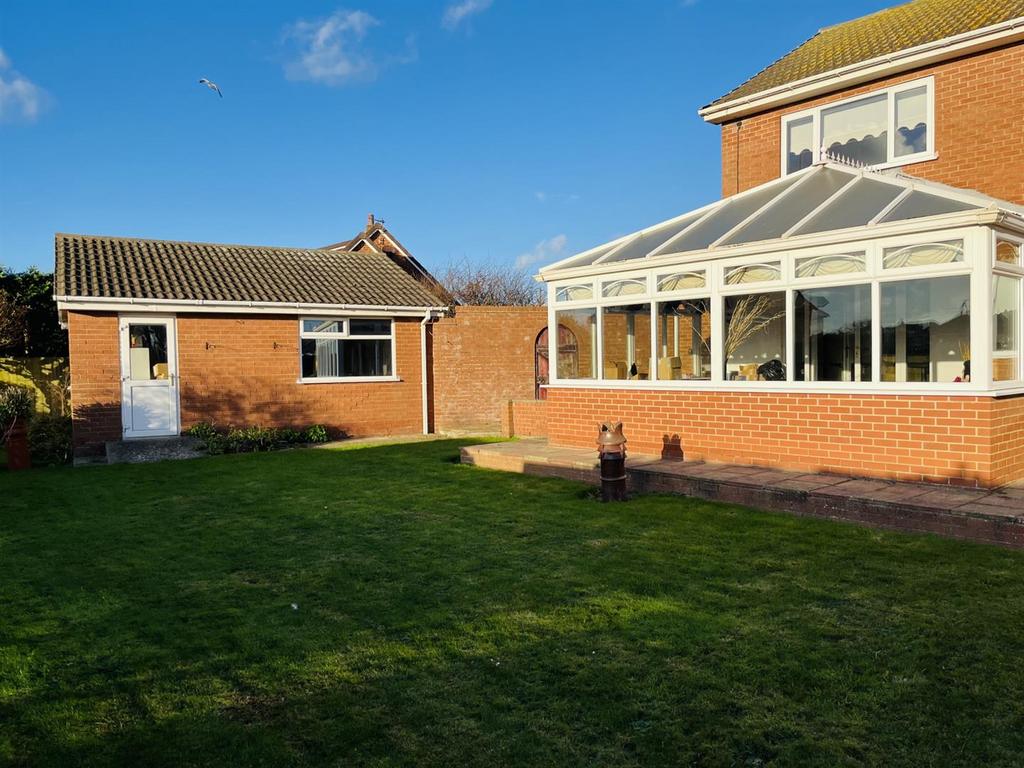 21 Oak Avenue, Withernsea, HU19 2 PE