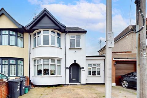 5 bedroom end of terrace house for sale, Primrose Avenue, Chadwell Heath, RM6