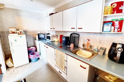 1 bedroom flat for sale, Chalkwell Park Drive, Leigh-On-Sea