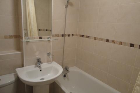 1 bedroom flat to rent, Thurza Court, College Road, TW7