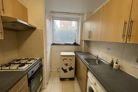 1 bedroom flat to rent, Thurza Court, College Road, TW7