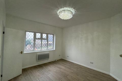 Studio to rent, Coulsdon,, CR5