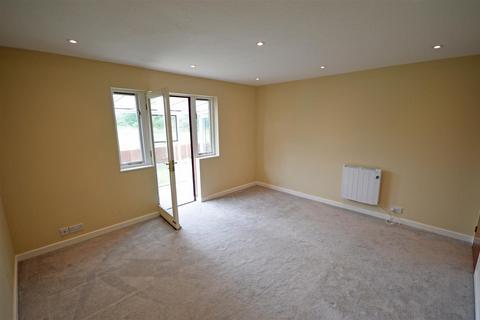 2 bedroom semi-detached bungalow to rent, Carlton Court, Peterborough PE5