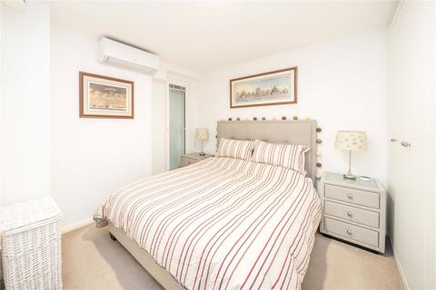 1 bedroom apartment for sale, Kingsfisher House, St George Wharf SW8