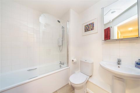 1 bedroom apartment for sale, Kingfisher House, St George Wharf SW8