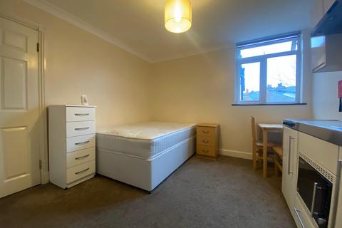 Studio to rent, Olive Road, London NW2