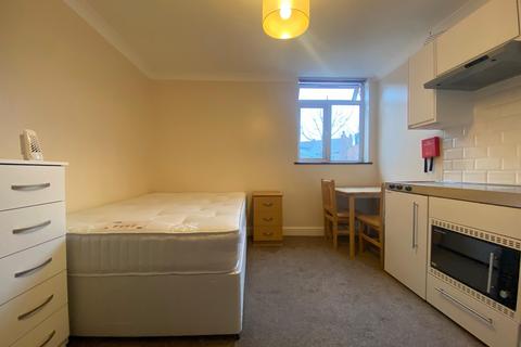 Studio to rent, Olive Road, London NW2