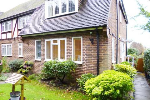 2 bedroom maisonette to rent, Brooke Close, Bushey, WD23