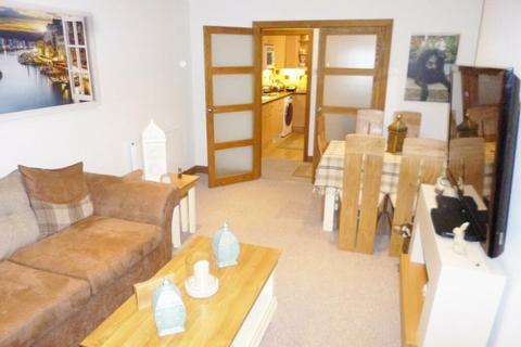 2 bedroom maisonette to rent, Brooke Close, Bushey, WD23