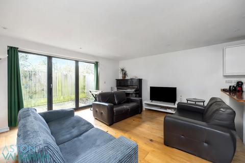 3 bedroom end of terrace house to rent, Woodbourne Avenue, Brighton BN1