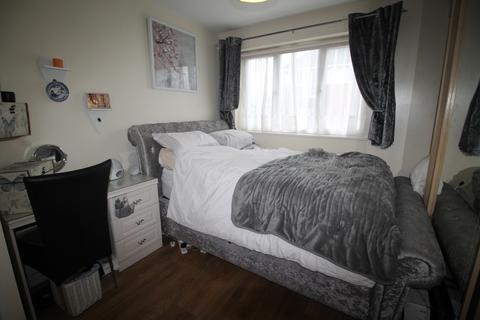 2 bedroom flat to rent, Ham Court, 2 Thomas Drive, Gidea Park, RM2