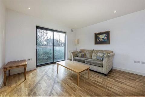 2 bedroom flat to rent, Cromwell Road, Teddington TW11