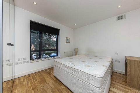 2 bedroom flat to rent, Cromwell Road, Teddington TW11