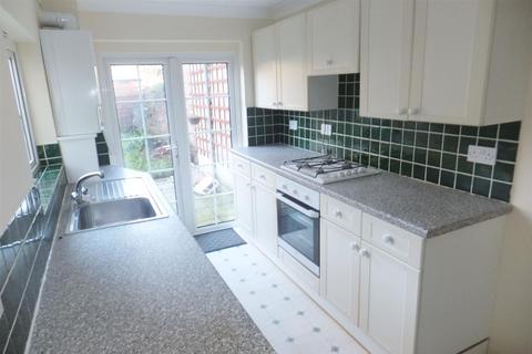 2 bedroom terraced house to rent, Hatch Street, Faversham, ME13