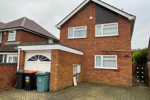 4 bedroom detached house to rent, Luton Road, Dunstable LU5