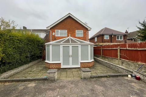 4 bedroom detached house to rent, Luton Road, Dunstable LU5