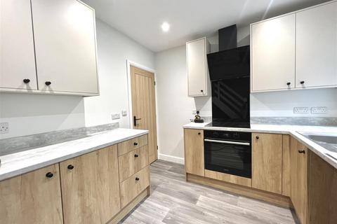 2 bedroom terraced house for sale, High Street West, Glossop