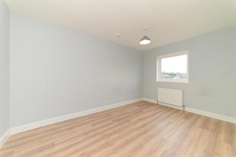 2 bedroom flat for sale, Rowlands Close, Mill Hill, London