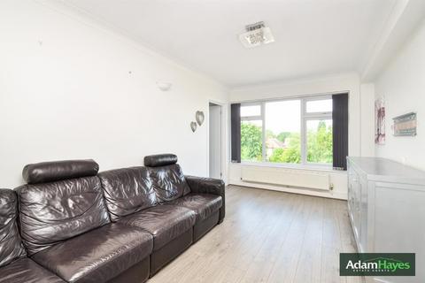 2 bedroom apartment to rent, High Road, London N12