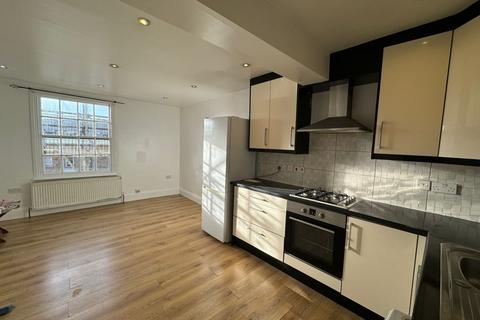 3 bedroom apartment to rent, 84 Oxford Road, Hp11