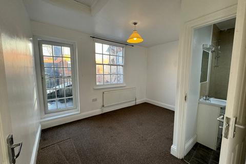 3 bedroom apartment to rent, 84 Oxford Road, Hp11