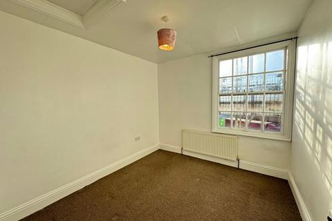 3 bedroom apartment to rent, 84 Oxford Road, Hp11