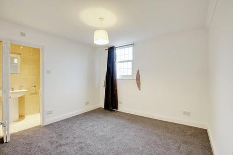 3 bedroom apartment to rent, High Street, Iver SL0