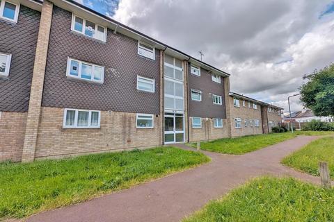 3 bedroom flat to rent, Shannon Close, Leigh-On-Sea