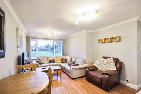 3 bedroom flat to rent, Shannon Close, Leigh-On-Sea