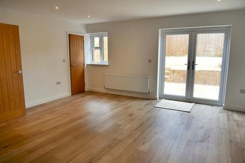 2 bedroom semi-detached house for sale, London Road, Calne
