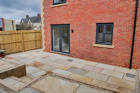 2 bedroom semi-detached house for sale, London Road, Calne