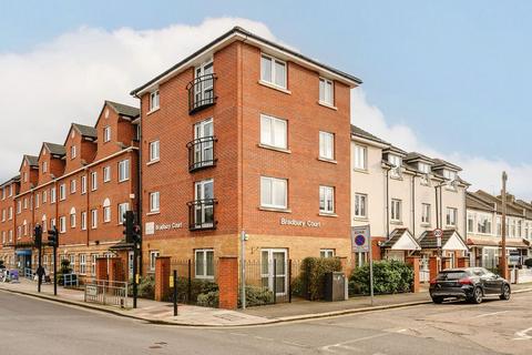 2 bedroom flat for sale, Clifton Park Avenue, London SW20