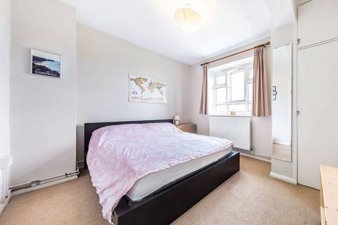 3 bedroom flat to rent, Horne Way, West Putney, London, SW15