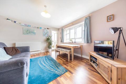 3 bedroom flat to rent, Horne Way, West Putney, London, SW15