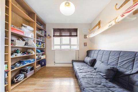 3 bedroom flat to rent, Horne Way, West Putney, London, SW15