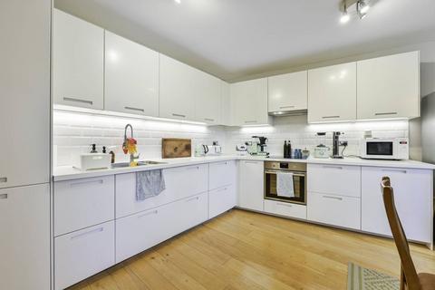 2 bedroom flat to rent, Steedman Street, Elephant and Castle, London, SE17