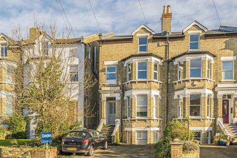 3 bedroom flat for sale, King Charles Road, Surbiton KT5